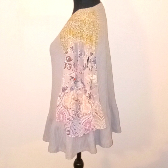 Umgee Flutter Sleeve Thermal Blouse with Peplum Hem - Picture 4 of 7